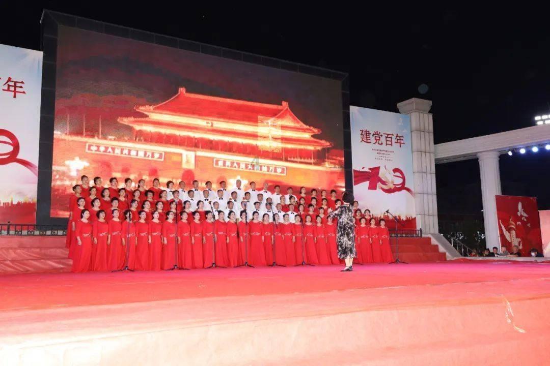 赣州市总工会开展迎新春“送万福、进万家”书法公益活动
